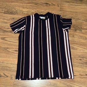 Men’s navy gray and red striped T-shirt